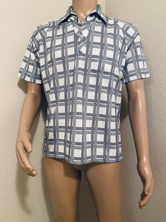 NICE Vintage Mens Short Sleeved Shirt Made In USA… - image 2