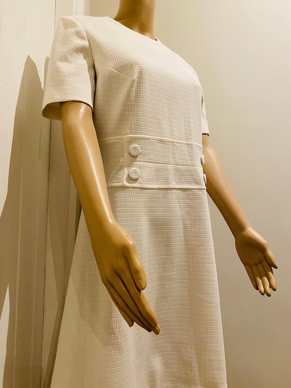 LOVELY White Vintage 1960's Mid Thigh Length Dress - Cute!!