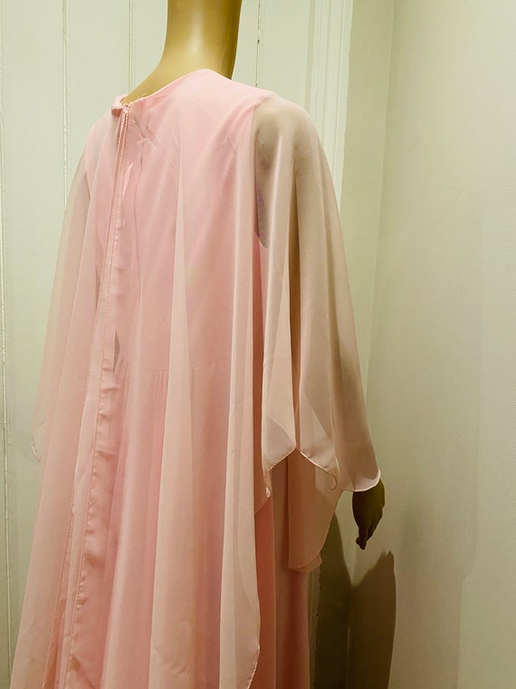 LOVELY Vintage 1950's Baby Pink Dress, Made In US… - image 8