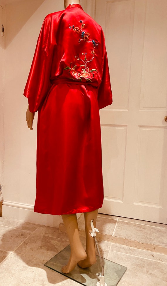 BEAUTIFUL Vintage Chinese Red Silk Robe Made In C… - image 4