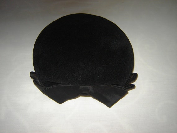 CAROL Vintage Italian Black Velvet Cap Hat Vintage Carol Black Velvet Ladies Hat Headpiece Pearl front  main image 4