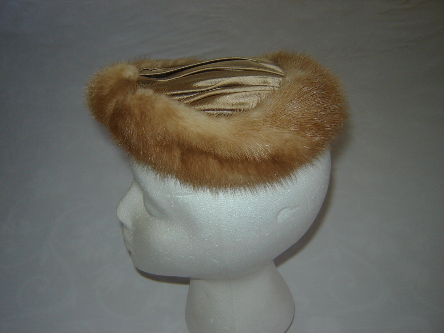 VTG Amrose New York Mink Fur Hat The Halle Bros Co Brown Pillbox Beret 1950s 50s/60s Vintage Genuine Mink Pillbox Hat – Better Dresses  main image 3