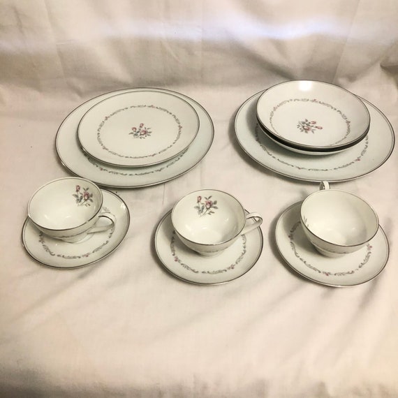 Noritake China 6109 Mayfair Dinnerware Set With 3 Cups and Saucers