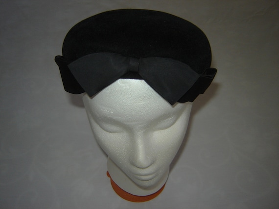 CAROL Vintage Italian Black Velvet Cap Hat Vintage Carol Black Velvet Ladies Hat Headpiece Pearl front  main image 3