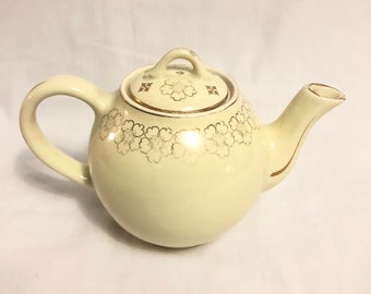 Vintage Vitrified Avco China Beige Teapot con detalles florales de oro / crema antigua tetera con ribete de oro y flores pintadas