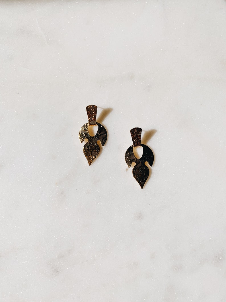 1990/'s Dead Stock Vintage Gold Floral Embossed leaf Drop Earrings
