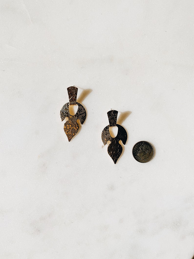 1990/'s Dead Stock Vintage Gold Floral Embossed leaf Drop Earrings