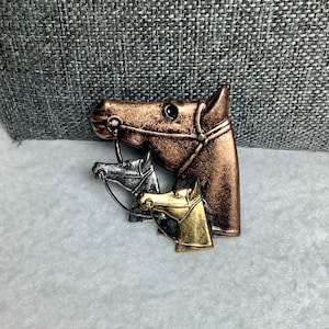 Vintage Three Horse Head Brooch Pin Jewelry Copper Silver Gold Tone Metal Equestrian Quarter Thoroughbred Race Derby Stable Ranch Rodeo Gift