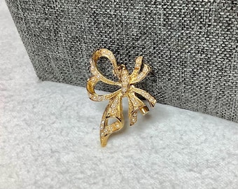 Vintage Faux Pearl Bow Ribbon Pin Brooch Signed Jewelry Abstract Gold Tone Seed Beads Lapel Fancy Elegant Festive Gift Her Wife Bridesmaid