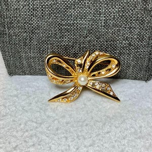 Vintage Gold Pearl Bow Ribbon Brooch Pin Napier Signed Designer Jewelry Gold Tone Faux Pearl Rhinestone Classic Elegant Gift Her Wife Bride