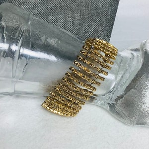 Vintage Wide Gold Tone Bracelet Designer Jewelry Gold Tone Wide Metal Links Classy Classic Articulated Snake Chain Detailed Gift Her Wife