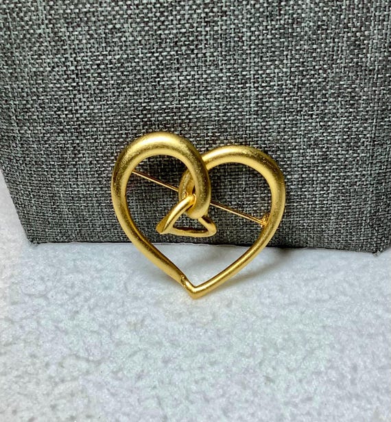 Vintage Gold Charm Heart Brooch Pin Danecraft Signed Jewelry Gold Tone Dangle Heart Charm Love Sweetheart Valentines Day Gift Her Wife Bride