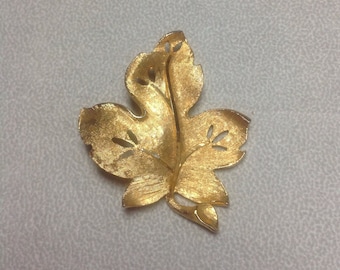 Vintage Gold Leaf Brooch Pin BSK Signed Designer Jewelry Gold Tone Large Leaf Maple Oak Tree Fall Autumn Nature Classy Gift for Her Wife