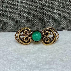 Vintage Small Green Stone Bow Ribbon Pin Brooch Signed Jewelry Filigree Gold Bronze Tone Lapel Pin Fancy Elegant Gift Her Wife Bridesmaid