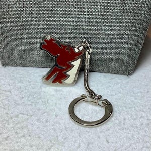 Broche con llavero de cabeza de caballo vintage en tono plateado, esmalte marrón y blanco, amuleto ecuestre, poni, jinete, rancho, granja, establo, vaquero, regalo para ella y él