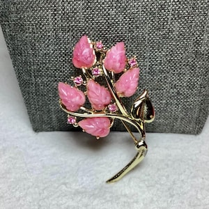 Vintage Pink Lucite Flower Brooch - Etsy Vintage 1960\'s Pink Oval Cabochon Lucite Stone floral rhinestone brooch 2” main image 1