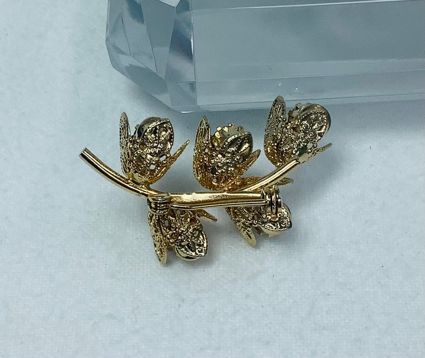 Vintage Gold Flower Rhinestone Brooch Pin Jewelry Gold Tone