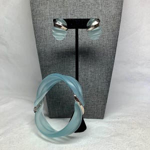 Vintage Blue Frosted Molded Bracelet Earring Matching Set Avon Coolers Fashion Jewelry Molded Plastic Lucite Silver Tone Thick Chunky Gift
