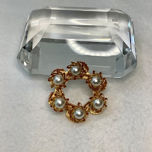 Vintage Gold Faux Pearl Flower Wreath Brooch Pin Jewelry Round Circle Shape Gold Tone Flowers Large White Ball Beads Love Gift for Her