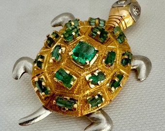 18K Solid Gold 3.2ctw Emeralds 0.32ctw Brilliant Cut Diamond Turtle Eyes G-H VS2 Two Tone Gold Appraisal 11,800 Estate 15.8 Grams 6.1x5.6mm