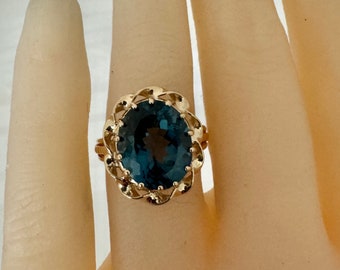 10K Gold Faceted Oval Wave Border  Blue Topaz Grans 4.56  Beautiful Ring Size 4.75 Hallmark 10K CID