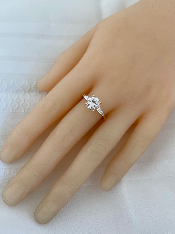 14K Solid Gold Solitaire CZ Flanked Baguettes Exq… - image 5