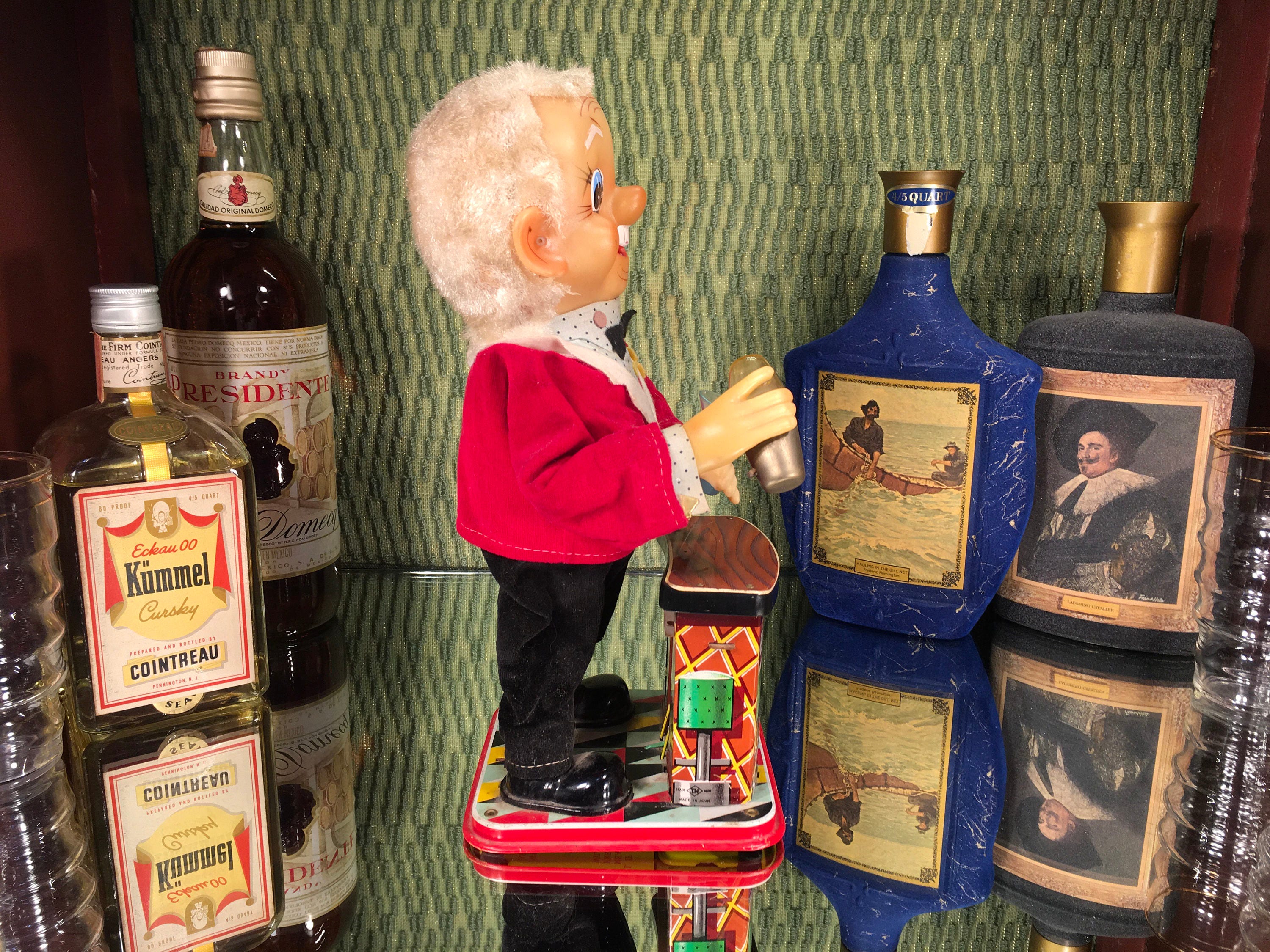 bartender monkey toy