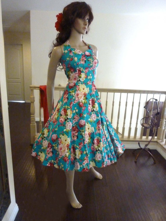 Flirty Vintage Fun in rhe Sun Halter Dress with fu