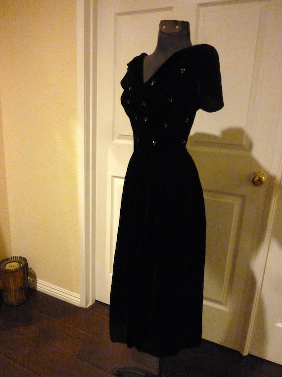 Elegant Vintage 1930's Velvet Dress  Beautiful dra
