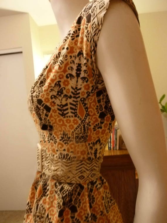 Super Flattering Vintage 60's Print Tiki Dress wi… - image 3