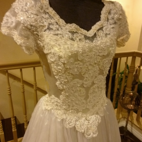 Vintage 1970's Princess Style Wedding ball Gown- Exquisite Lace and beaded Scalloped Hem