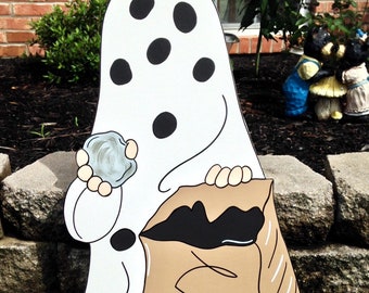 Peanuts Halloween yard art ..I got a rock charlie brown