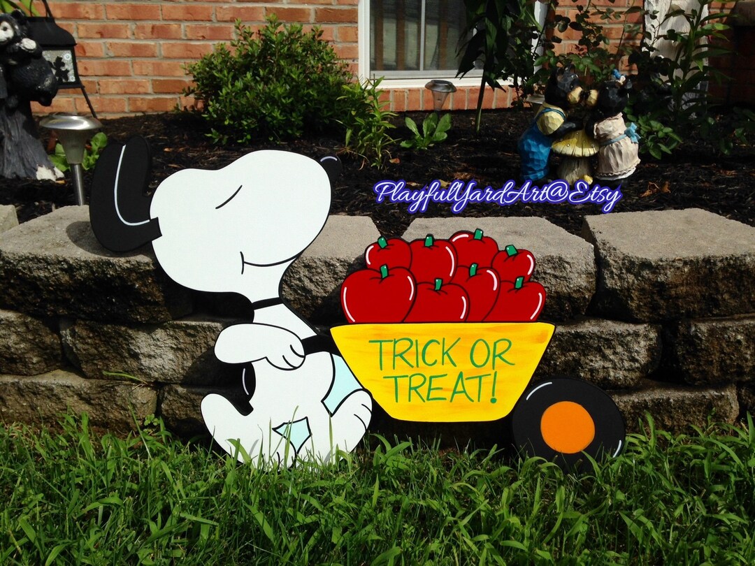 Peanuts Halloween Yard Art Snoopy - Etsy