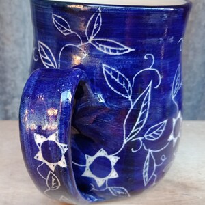 Coffee mug royal blue flower and vine pattern mug, flower mug, daisy mug image 3