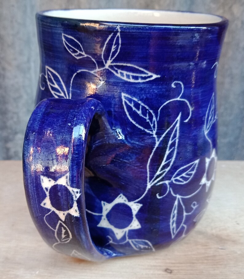 Coffee mug royal blue flower and vine pattern mug, flower mug, daisy mug image 3