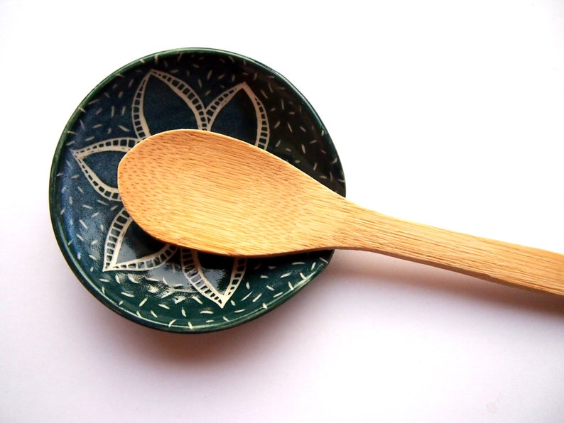 Chef Cooking Utensil Spoon Rest Green With Carved Flower And Seed Decoration Kitchen Dining Cookware Deshpandefoundationindia Org