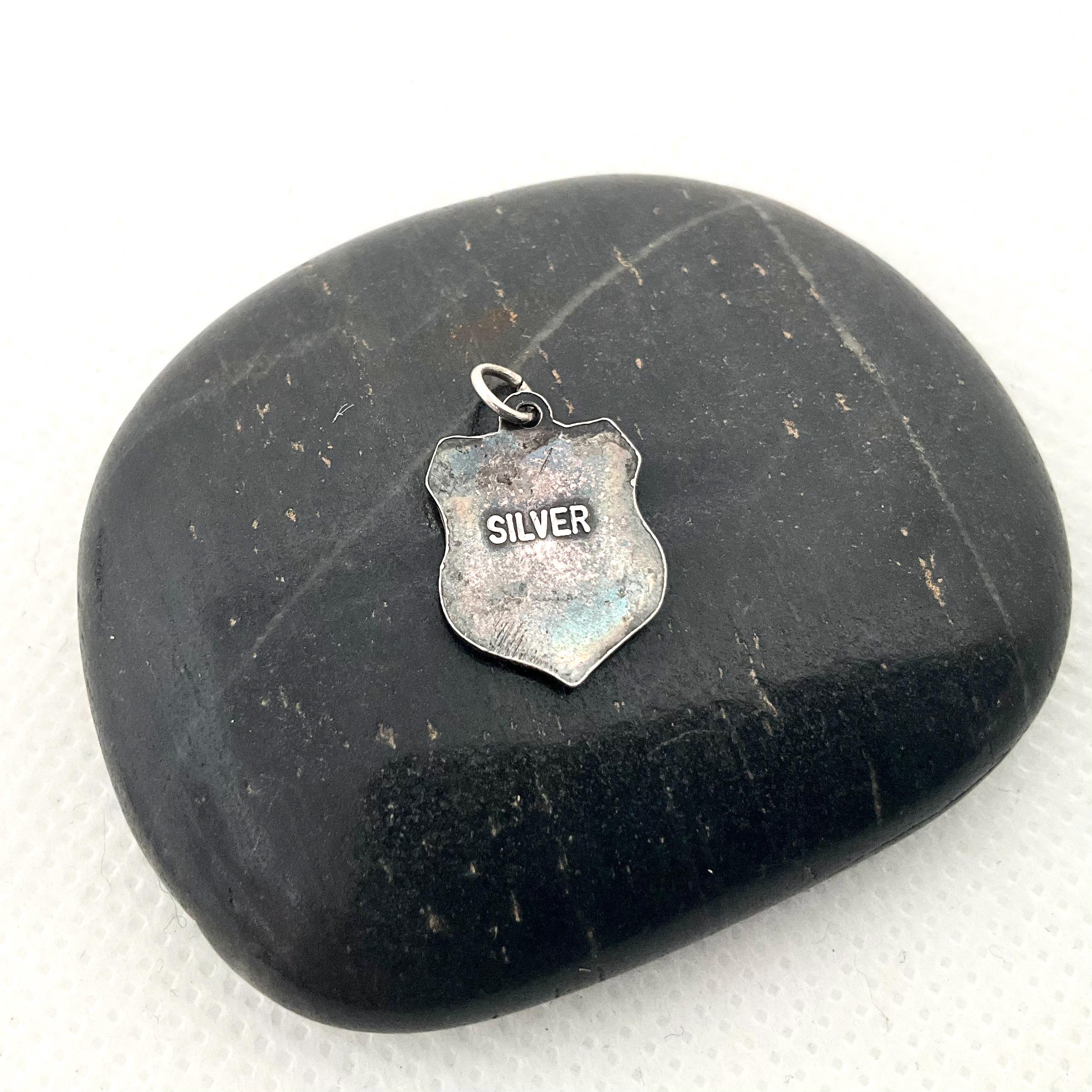 Charme Bouclier émaillé Vintage En Argent Sterling HMK CANTERBURY - 1,5g, 1,8cm - Parfait Pour Collection Ou Bijou Personnalisé