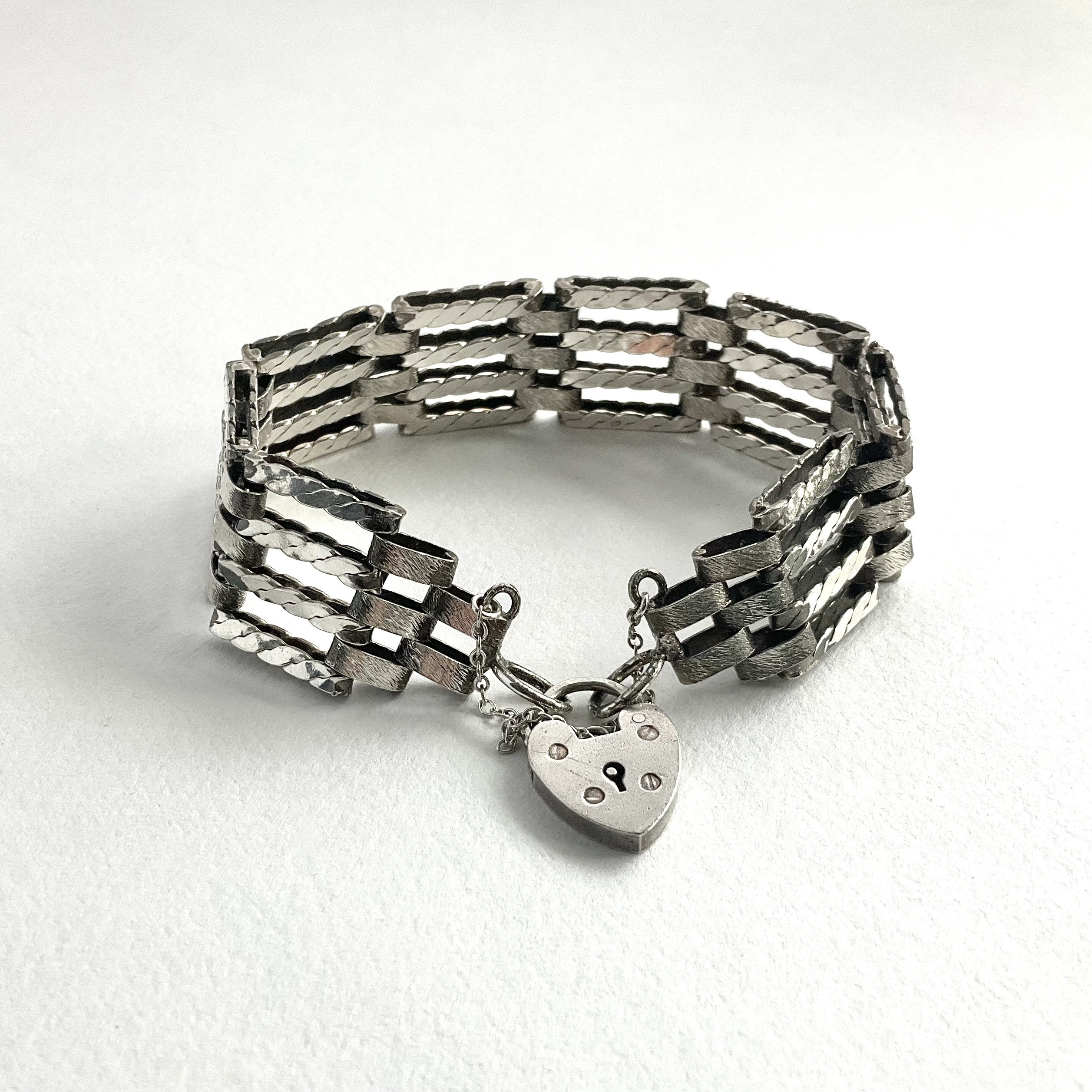 2025年 お歳暮・冬ギフト特集 Heart With Bracelet Gate Vintage Padlock 1970s - Clasp アクセサリー