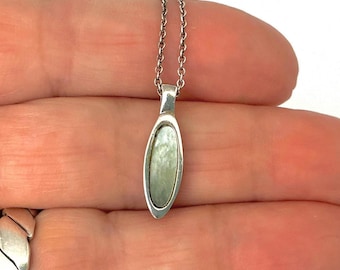 Sterling Silver, White Mother of Pearl Stone Pendant Necklace - Vintage Jewellery for Women