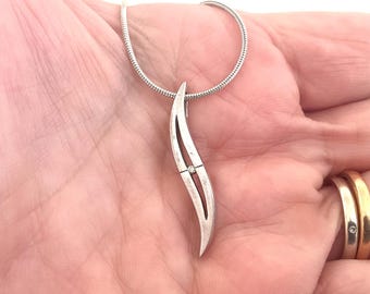 Vintage Sterling Silver & Genuine Diamond Pendant Necklace - Elegant Jewellery - HOT DIAMONDS