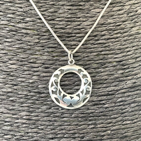 Sterling Silver Cut Out Circle Pendant Necklace -… - image 4