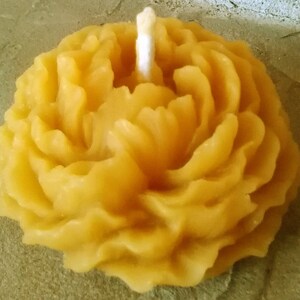 Peony Candle ~100% pure beeswax