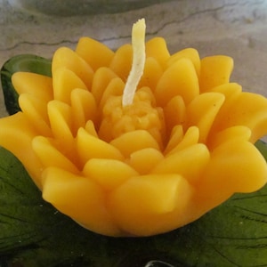 Floating Lotus Candle ~100% pure beeswax