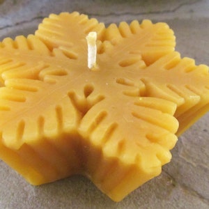 Snowflake Candle ~100% pure beeswax