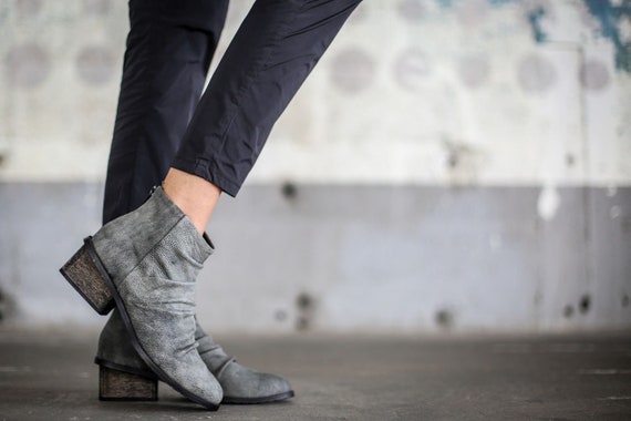 Chaussons gris, bottines cheville, bottes en cuir, bottines gris, gris bottes à talons, des bottes à talons haut, Slouch bottes, Perla | Shop
Chaussons gris, bottines cheville, bottes bottes bottes en cuir, bottines gris, gris bottes à talons, des bottes à talons haut, Slouch bottes, Perla | Shop
a96a6c