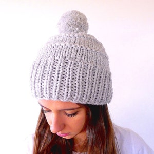 Hand knitted grey pom pom hat. Pom pom beanie. Wool hats for women. Gift idea for her// Women accessories