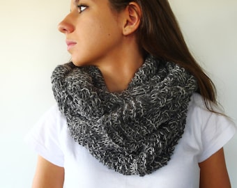 Grey knit loop scarf. Wool infinity scarf. Unisex circle scarf. Hand knitted scarf. Gift idea for her.