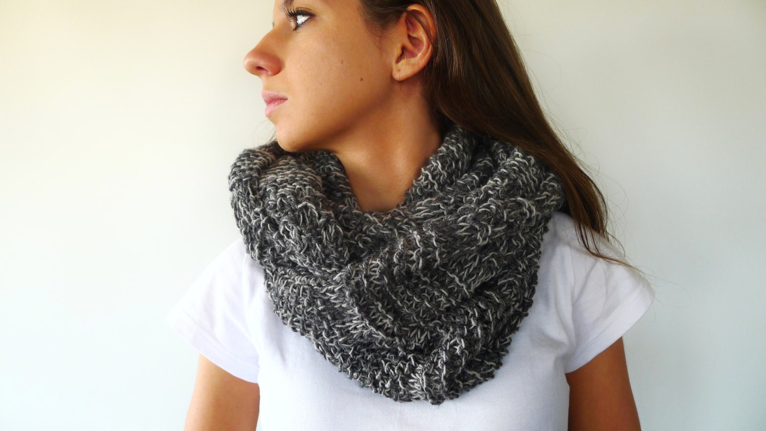 hecha a mano. Bufanda gris de punto. - Etsy España