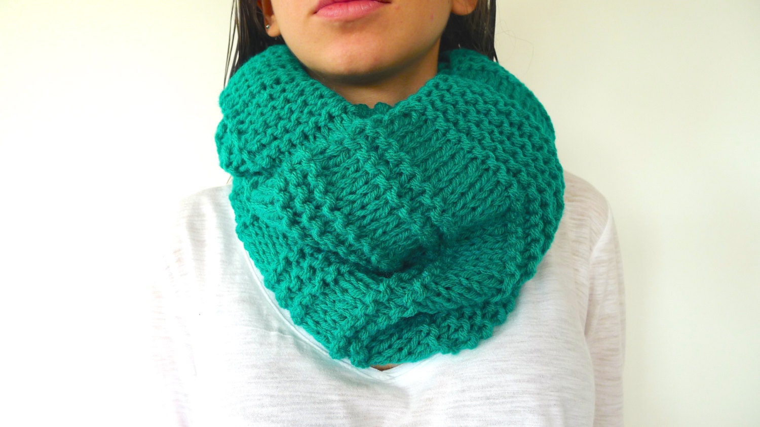 Soft Merino Wool Cowl. Hand Knit Infinity Scarf. Green Loop - Etsy