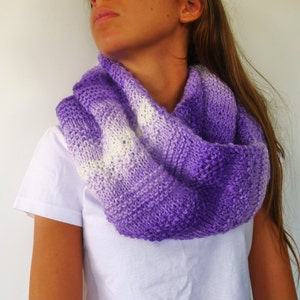Cuello de punto lila hecho a mano. Bufanda reversible lila. Bufandas tejidas para mujer. Ideas para regalar para ella // Accesorios de moda